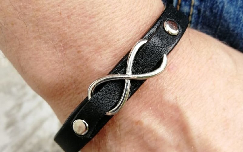 10 نکته طلایی که هنگام خرید دستبند چرم خارجی باید به آن ها دقت کنید